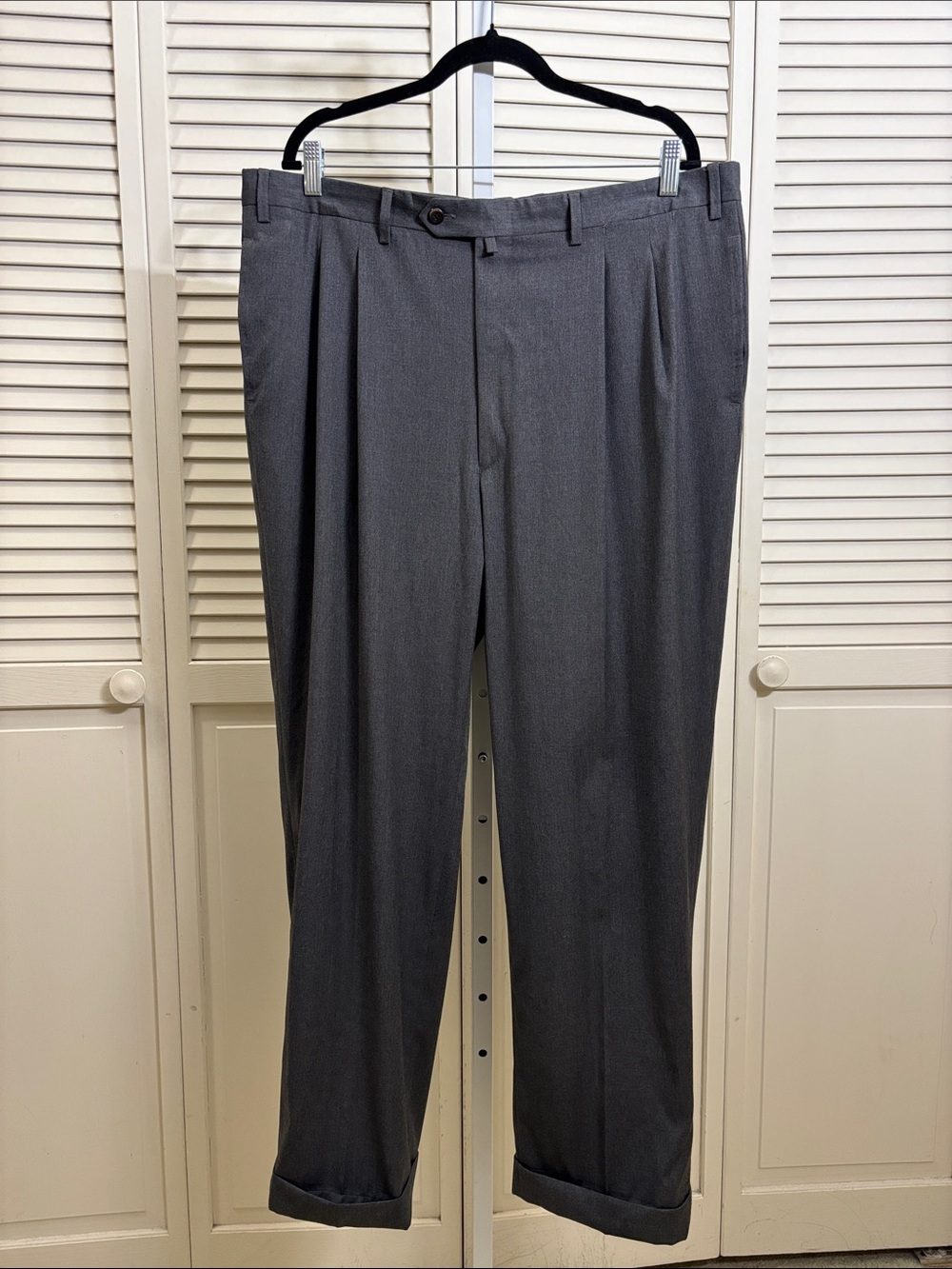 Loro Piana Men’s Pleated Dress Pants in Charcoal Gray Size 36